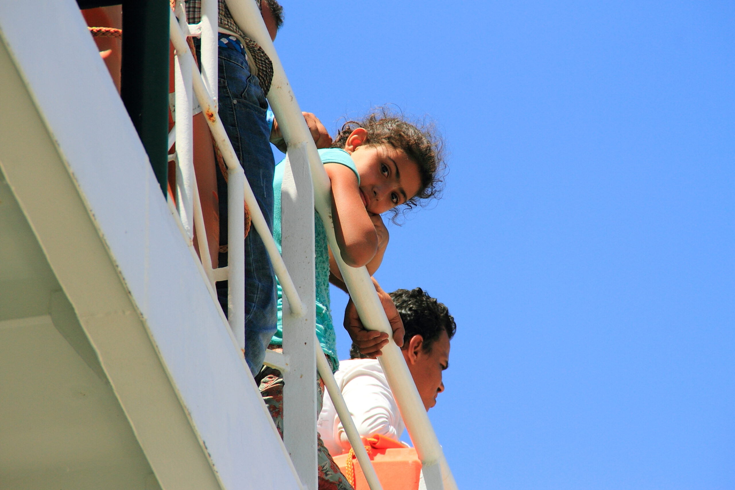 La discriminación y la exclusión definen la vida de los niños y niñas migrantes en Italia