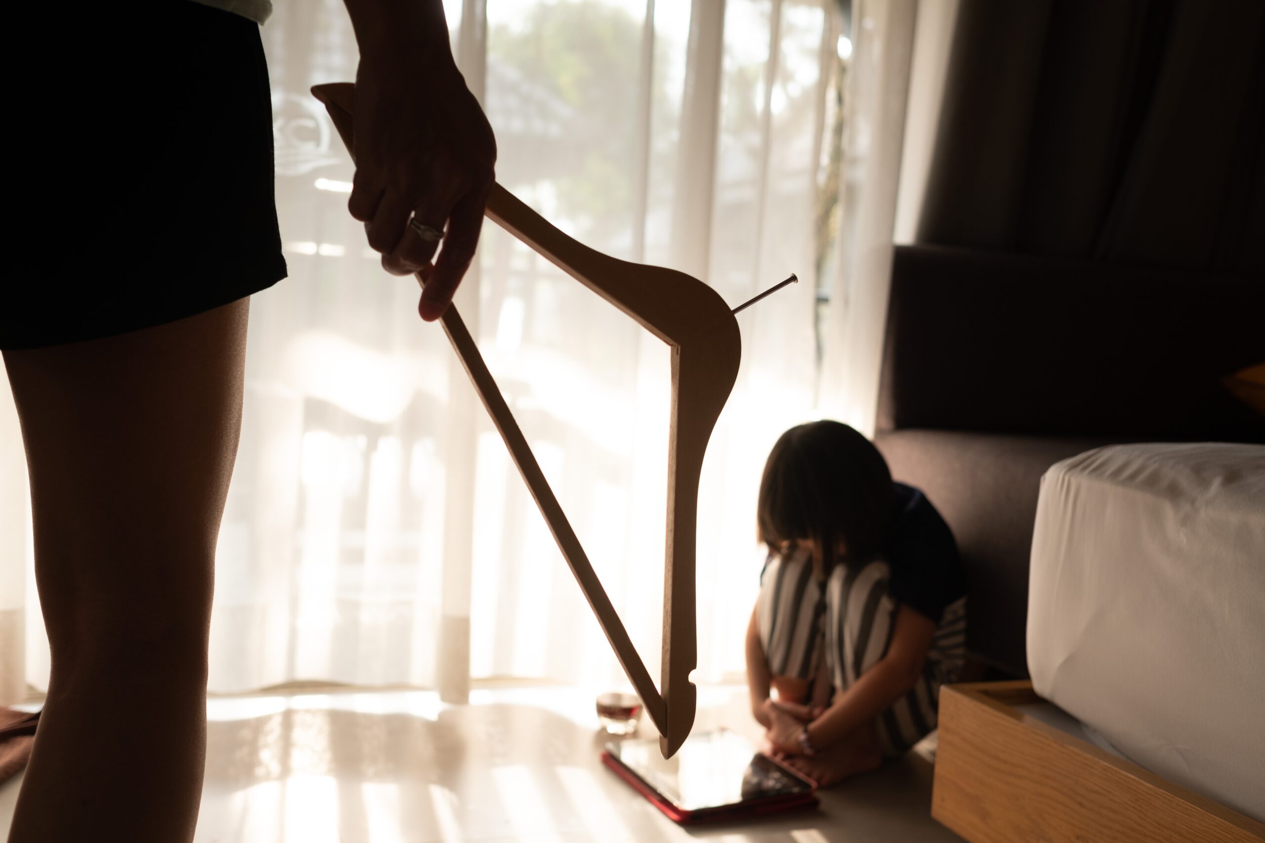 <strong>Abordar los problemas de violencia contra los niños por parte de sus padrastros</strong>