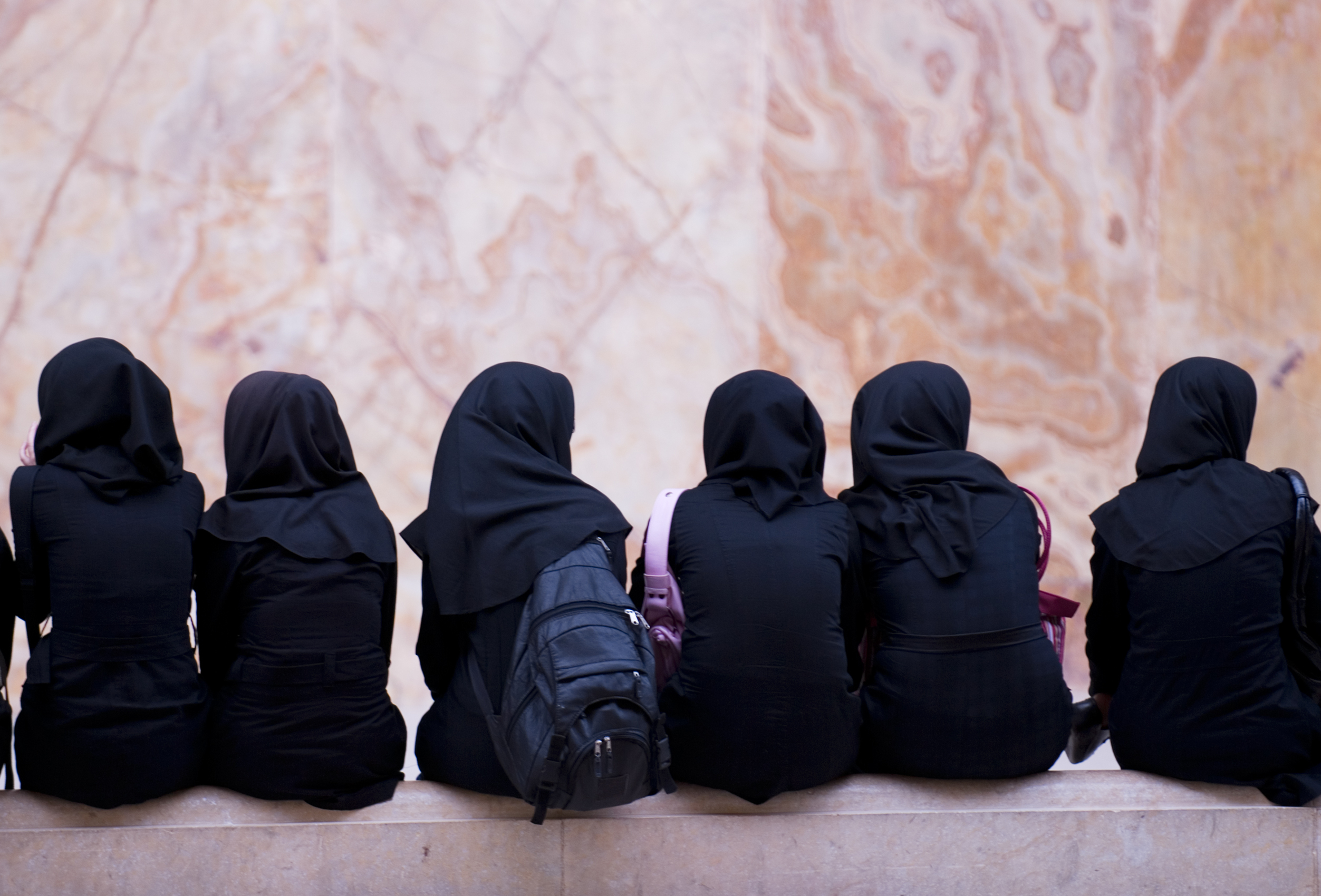 Ataques químicos selectivos contra alumnas iraníes